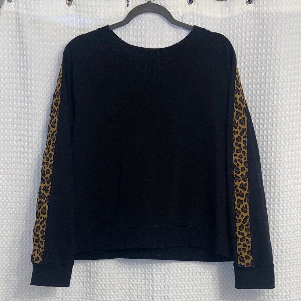 ARIZONA JEAN CO Black Leopard Sleeve Women's Top